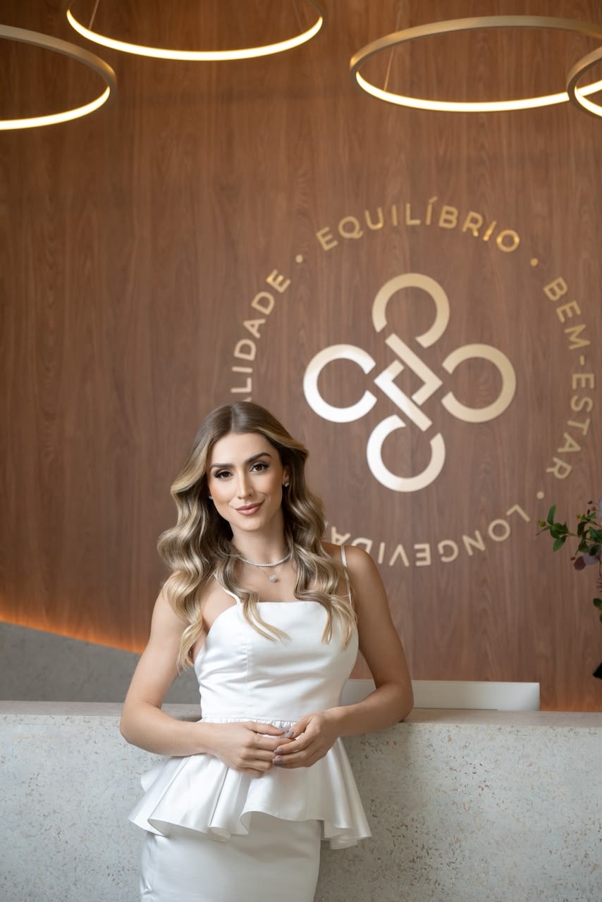 Dra. Laís Caramel na Recepção da Clínica